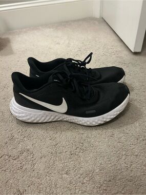 Nike Revolution 5 Women’s Size 11 running shoes